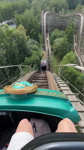 Mon expérience sur le Tonnerre de Zeus au Parc Astérix