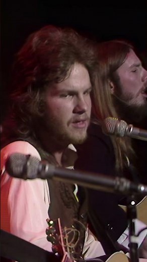 "Three roses were bought with you in mind" 🌹🌹🌹Three Roses from America In Concert, May 24, 1973