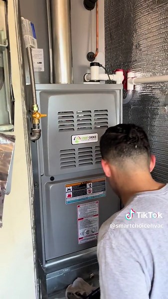 This Tucson Family Home was being taken over by mold due to a leaky furnace. The Smart Choice Install team saved the day with a fresh 3.5 ton Smart Choice Split System 🏡☀️ #smartchoice #hvac #heating #cooling #tucson #arizona