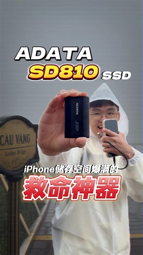 Mint. on Instagram: "iPhone 拍到一半跳出「储存爆满」？真的会崩溃 …我现在都会直接接 ADATA SD810 SSD 拍完马上丢进去，不用删照片、不用心痛� ✔️ IP68 防尘防水 ✔️ 最高 2000MB/s 读写 ✔️ iPhone / Android / Mac / Windows 都能用 ✔️ 超轻 41.7g，随身带没负担 真的不用再多花钱买 1TB / 2TB 的 iPhone 爱拍视频的人，这颗 SSD 会救你一命� 有兴趣了解可以直接点击连接 https://reurl.cc/yK7eWM #ADATASD810SSD #iPhone拍视频 #外接SSD #externalSSD #存储救星 #数码好物 #ADATA #minttech"