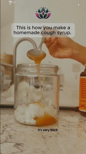 DIY Onion and Honey Cough Syrup: A Natural Remedy for Soothing Relief 🍯🧅