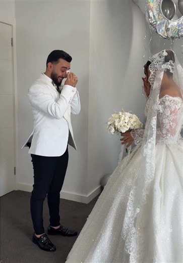 the first look 🤍 #sydneycontentcreator #melbournecontentcreator #firstlook #arabtiktok #weddingtiktok