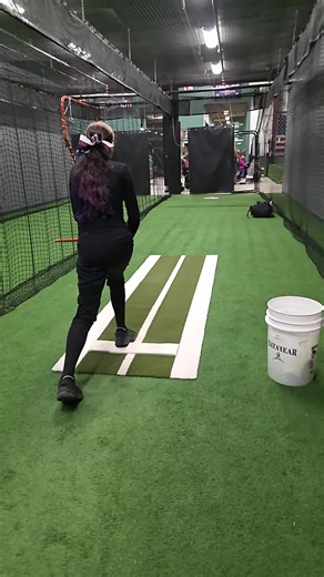 The change up was in need of an adjustment. Combined a few things and here comes the spider change. The spin of the bullet with the off speed of a change. Looks gorgeous. #girlsports #softball #ausl #fastpitch #pitcher