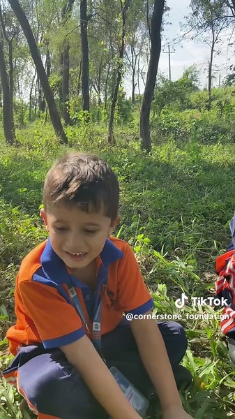 Learning doesn’t only happen inside four walls. Today, our students explored, observed, played, and connected with the nature around them—outdoor learning at its best 🌱📚✨ Our little learners from UKG. #foryoupage #outingclass #season #partsofplants #cornerstonefoundationdamak
