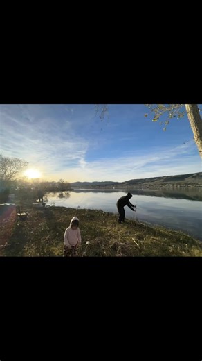 Wishing I could throw away all life’s worries and stay on the lake forever. The sunshine, calm, and nature just melts the stress away—reminds me where I’m truly rich in life.🫶