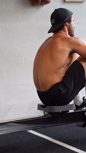 🏋️‍♂️ Séance complète Pecs finisher 🔥 Échauffement (10 min) • 5 minutes de rameur intensité modérée • 2 séries de 15 pompes classiques 🏋️ Bloc 1 : Développé couché ou incliné haltères • 5 séries de 10-8-8-6-6 reps 💪 Bloc 2 : Écarté haltères sur banc plat • 5 séries de 12 reps 🔥 Bloc 3 : Pompes lestées ou au poids de corps • 4 séries à l’échec 🫀 Finisher Cardio : Rameur intensif • 2 x 500 m au rameur – récupération 1 min entre les deux #musculation #training | Maxime Machenaud