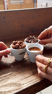 Cheers to this Brazil Single Origin Coffee. 🇧🇷☕️The same great flavor you loved with notes of roasted hazelnut, caramel and a hint of chocolate. Pairs perfectly with an iced coffee, or your favorite coffee of choice! قهوتنا برازيلية أصلية.. نفس الطعم الغني اللي بتحبوه مع البندق، الكراميل أو الشوكولاتة! 🇧🇷☕️ آيس كوفي ولا سادة؟ تحدى الحر واستمتع بطعم قهوتك المفضل بأي طريقة! | Caffè Nero