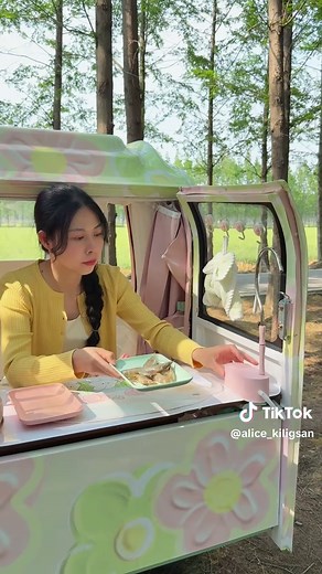 キャンピングカーで雨の中キャンプの楽しみ
