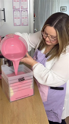 Square Cakes made EASY! Order Frost Form worldwide on www.frostform.com 🩷