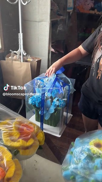 Custom Flower Box Arrangements for Every Occasion