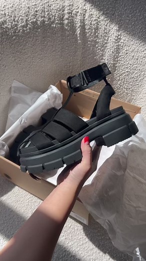 Now entering our sandal era with the Ashton Strappy. ✨ #UGG #FeelsLikeUgg #FestivalSeason #FestivalOutfitInspo #SpringOutfits