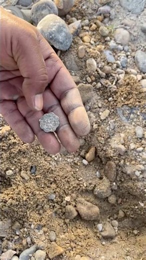 🪙 Metal Detector Finds Old Silver Coin #MetalDetecting #SilverCoin #OldCoin #CoinHunting