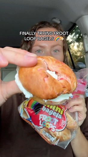 Morgan Chomps on Instagram: "TRYING MINI FROOT LOOP BAGELS! 說 have you tried these yet? @thomasbreakfast @frootloops #frootloops #thomasbagels #bagels #creamcheese #cereal #breakfastideas #bread #foodcombo #walmartfinds #newfood #groceryshopping #grocerylist #fruit #minifood #kidfriendlyfood #foodreview #tastetest #snackreview"