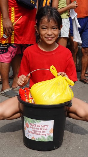 Catriona Gray on Instagram: "To learn more and to donate visit www.youngfocus.org/Christmas 🎄 Once again @youngfocusph is giving the gift of hope and encouragement to 1,000 families in the Smokey Mountain Area, Tondo this Christmas. Each family food package costs Php1,000 (approx $17 USD). Thank you for your generosity and kindness! 😊"