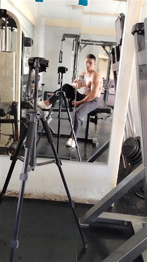 12 reactions | Flexing my arm after 15menutes cardio.. #fbreels2025 #gymlovers #forHealthyLifeStyle | Junrie Alarde | Facebook