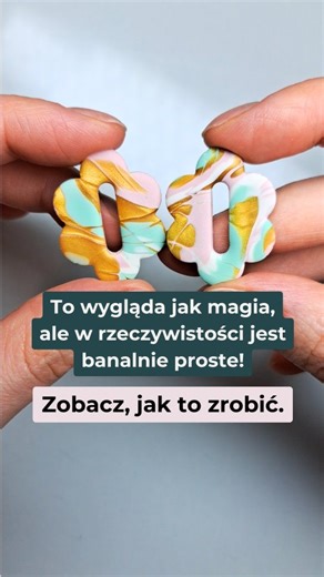 Marshmaglow | Modelina | Rękodzieło | Kolczyki | DIY on Instagram: "Mokume-gane – wygląda trudno, ale to prościzna! 😍 Jeśli myślisz, że skomplikowane wzory wymagają godzin pracy… to zobacz to! 🔥 💎 Mokume-gane to jedna z najbardziej spektakularnych technik w modelinie – i wcale nie jest trudna! 📌 Każdy wzór jest inny, a efekt zawsze zachwyca! 🌀 Wystarczy ułożyć warstwy modeliny, stworzyć wgłębienia, rozwałkować i odciąć plasterki magii ✨ Chyba muszę robić ją częściej, bo ten efekt mnie hipno