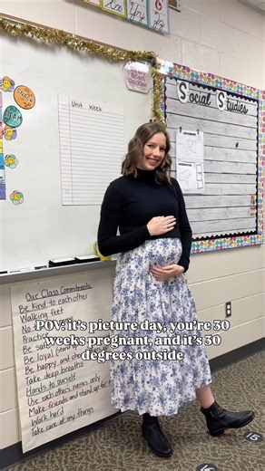 the perfect bump friendly, cold weather, picture day outfit 🤍❄️📸