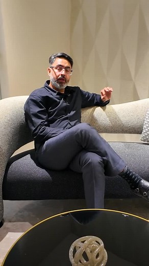 Discover grandeur in this 1000-square-yard luxury triplex in GK-2 — crafted with solid construction, designer interiors, and striking architecture ✨ A showcase of the premium quality and timeless elegance our flagship homes are known for. 📍 Prime South Delhi | Spacious Layout | Iconic Design 📞 Call 98100-25790 for details & viewing of the 1000-yard house . . . #southdelhifarmsandfloors #southdelhi #delhirealestate #reelkarofeelkaro #reelitfeelit #builderfloor #luxuryhouses #1000yards #triplex