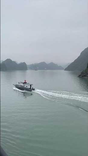 Exploring Halong Bay: Stunning Cruise Adventure!
