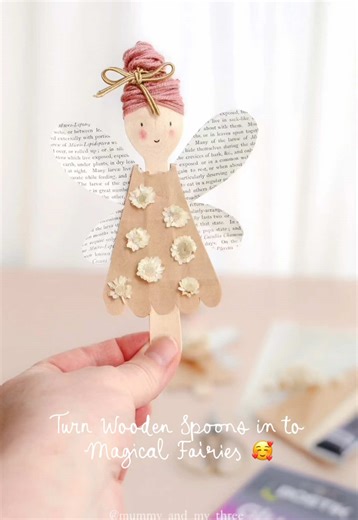 DIY Wooden Spoon Fairy Dolls 🧚🏻✨ Create the cutest Wooden Spoon Fairy Dolls! Each tiny fairy has a paper bag dress and book page wings Perfect for fairy garden play and imaginative adventures This is an easy recycled craft for kids that sparks creative play, encourages nature inspired crafting Ideal for spring crafts, budget friendly kids activities and recycled craft ideas. Simple to make, fun to play with, and perfect for little hands 💫 Follow along for me Easy Craft Ideas 🧶✂️ 🏷️ Kids cra