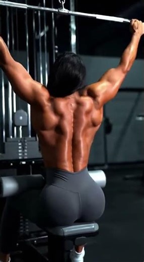 Massive Lats in Action – Female Bodybuilder Lat Pulldown Workout
