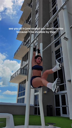 hanging ab workouts ✨ - leg raises - knee raises side - toe touches - leg flutters