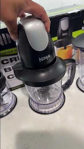 🔪✨ Meet the Ninja Master Prep Professional QB1004! This multifunctional food chopper features a