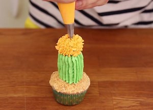 Cactus Cupcakes - Kawai ! By: Carl Is Cooking | MetDaan