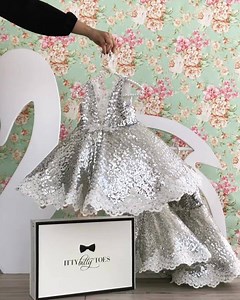 Elle taking a little spin 🤩 In stock and ready to ship 📦 Worldwide shipping 🌎 Shop here 👉🏼 https://www.ittybittytoes.com/products/elle-dress?variant=1592589221913 #ittybittytoes | Itty Bitty Toes