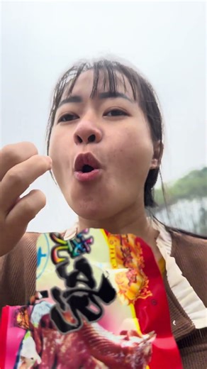 How to enjoy sweet and spicy candy #bushcraft #shorts #survival #camping