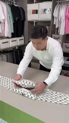 Learn practical clothes folding skills on Douyin #Storage and sorting