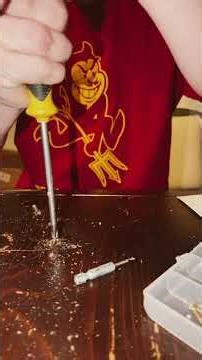 Hand screaming a screw