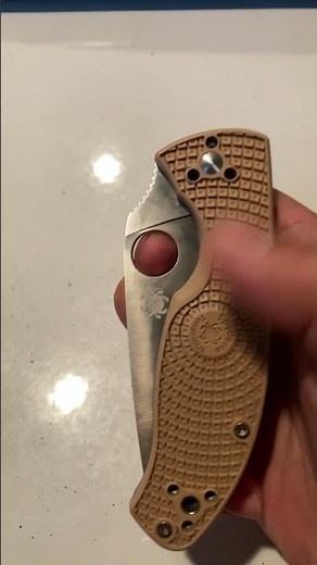 Spyderco Tenacious Lightweight w/tan scales review by Crocozuna Cutlery #spyderco #tenacious
