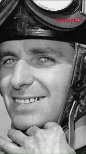 Pilote prodige en RDA, espion malgré lui, fugitif pour survivre. Ernst Degner a fui le régime est-allemand… pour devenir champion du monde avec Suzuki en 1962. Un destin à pleine vitesse. 🏍️ ⏰ Ernst Degner, le bolide qui venait du froid, ce soir à 20h50 sur #HistoireTV | Histoire TV