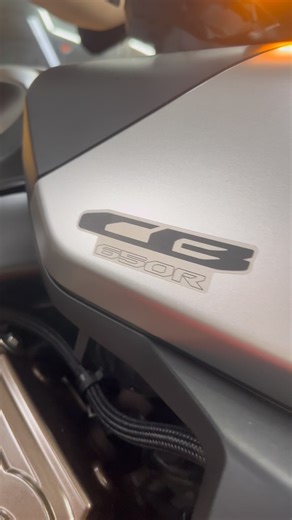 39 reactions · 3 comments | Y así queda sonando la CB650R con su full System y terminal,también par de llantas solo aquí en Moto llantas Virtual磊紐‍♂️ #motollantasvirtual #cb650r #honda #fullsystem #scproject | Moto Llantas Virtual | Facebook