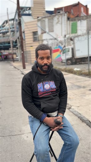 Today I cut Anthony’s hair. He’s been sleeping in a sleeping bag inside a house where a few people that’s currently homeless stay just to keep warm. I told him I’m going to do everything I can to get him a bed so he can finally sleep comfortably 🥺 (Interested in helping me get Anthony a bed, please click the link in my bio) | Empowering Cuts