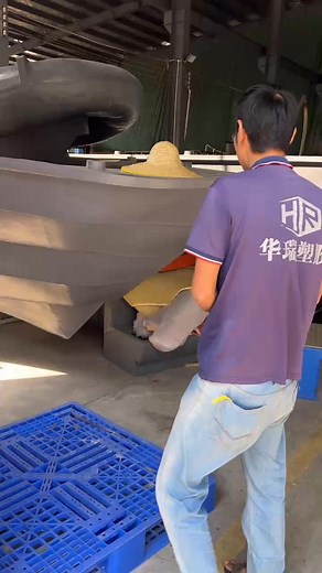 HDPE Boat Hammer Impact Test 🔨💥 We challenged our HDPE hull with repeated hammer strikes—here’s what happened: No Cracks or Splinters: The high‑density polyethylene flexes under impact, then returns to its original shape. Minor Surface Dents Only: Any marks are purely cosmetic and easily buffed out. Maintained Structural Integrity: The hull remained watertight and fully functional. This is proof that our HDPE boats can take the hardest hits and keep on cruising. Built for extreme durability! C