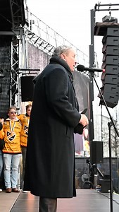 Sakari Kuosmanen ja Finlandia. Kuopion torilla. KalPa ja Kanada-malja seuranaan. 🏆 | KalPa