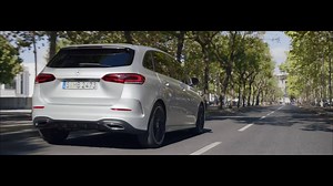 Was man nicht alles für seine Liebsten tut... Entdeckt die neue B-Klasse: so dynamisch, komfortabel und dank Aktivem Brems-Assistenten auch so sicher wie nie zuvor. Für alles, was kommt. ▶️ mb4.me/DieNeueBKlasse | Mercedes-Benz Deutschland