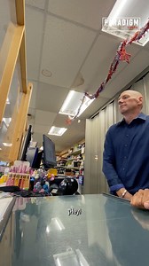 99K views · 673 reactions | El dueño de una tienda intimida al padre equivocado | Paradigm Español | Paradigm Español | Facebook