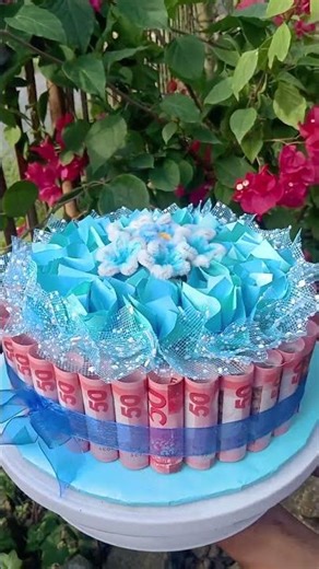 DIY money cake/Perfect gift for birthday, wedding and graduation #flowercake #moneycake