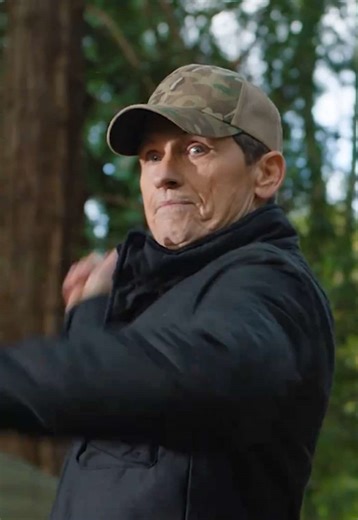 Colonel's Amazing Bullseye Throw in Going Dutch Fox