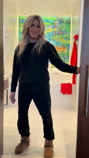 Happy Holidays!!! @kost1035fm @disneyparks #kostholiday 🎄❤️🎄#ellenkmorningshow | Ellen K