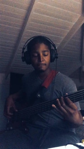 I want you back by Jackson 5 (bass cover) #band #basscover #music #foryoupage #fyp #liveband #boyband #iwantyouback #jackson5 #michaeljackson