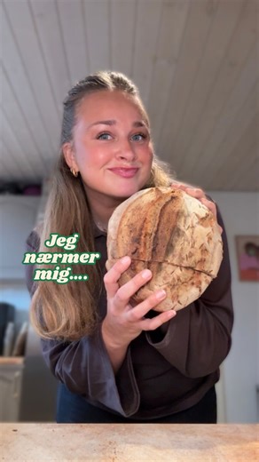 Sofie Buus | Vi er der slet ikke endnu, Pippi og jeg. Men det er bedre end i går. Jeg lavede en dej med mindre vand end jeg normalt ville gøre, men jeg... | Instagram