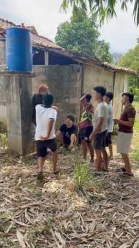 When you play with your friends, you often get targeted too #shorts #funny #hilarious