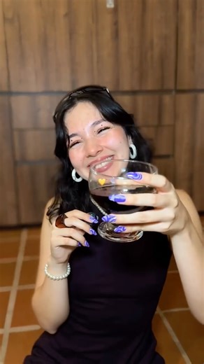 Camila ☁️ | Actriz - Creadora de contenido on Instagram: "El último outfit del año 💛 ¿Qué te pareció? ¡Feliz año! Te quiero mucho, gracias por estar aquí 🌻 Vestido @hm Zapatos @batacolombia Pestañas @blulashbga Uñas @armoniabeautysalon #bucaramanga #colombia #grwm #outfit #2026"