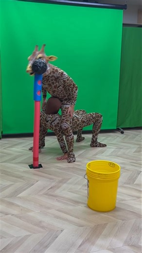 【A giraffe shooting a ball】#giraffe #challenge #funny