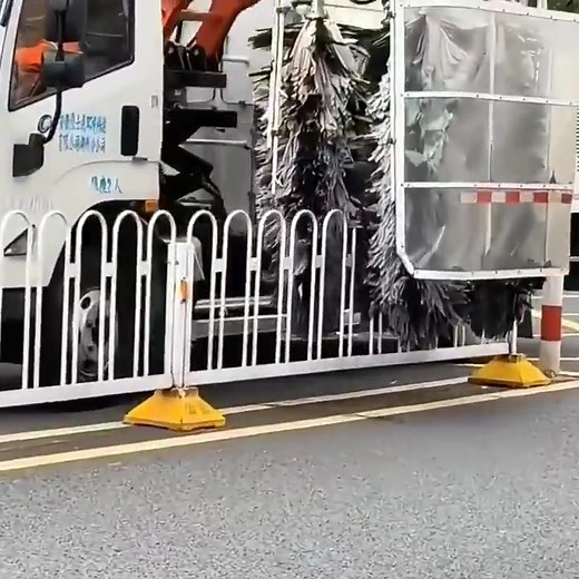 By using machine to clean road dividers, #China keeps workers off busy roads. Faster, cleaner, and safer. #ChinaTech #TechForGood | Embassy of The People's Republic of China in the United States