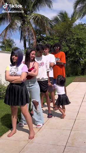 Beijo na Boca e Confusão na Festa de Halloween da Mansão Movie